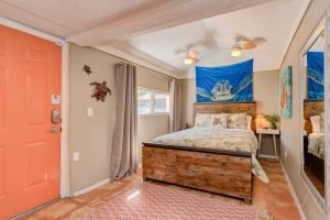 Vacation Rental In Lubbock - The Island - Toes In The Sand