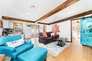 Vacation Rental In Lubbock - The Hut - Livingroom