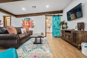 Vacation Rental In Lubbock - The Hut - Livingroom