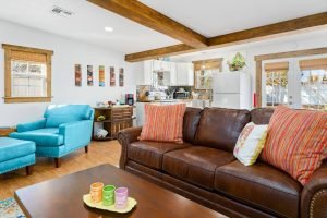 Vacation Rental In Lubbock - The Hut - Livingroom