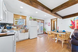 Vacation Rental In Lubbock - The Hut - Kitchen