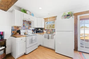 Vacation Rental In Lubbock - The Hut - Kitchen