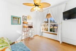 Vacation Rental In Lubbock - The Hut - Bedroom