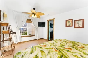 Vacation Rental In Lubbock - The Hut - Bedroom