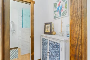 Vacation Rental In Lubbock - The Hut - Bathroom