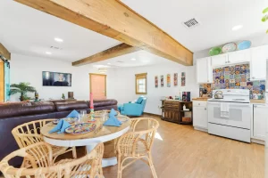 Vacation Rental In Lubbock - The Hut - Dining