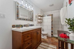 Vacation Rental In Lubbock - Freaky Tiki - Bathroom