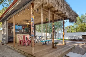 Vacation Rental In Lubbock - The Hut - Backyard