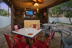 Vacation Rental In Lubbock - The Hut - Backyard
