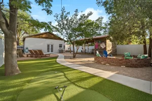 Vacation Rental In Lubbock - The Hut - Backyard