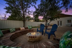 Vacation Rental In Lubbock - The Hut - Backyard