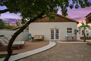 Vacation Rental In Lubbock - The Hut - Backyard