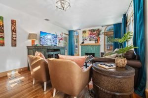 Vacation Rental In Lubbock - Freaky Tiki - Second Living Space