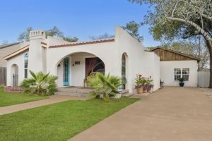 Vacation Rental In Lubbock - Freaky Tiki - Entrance